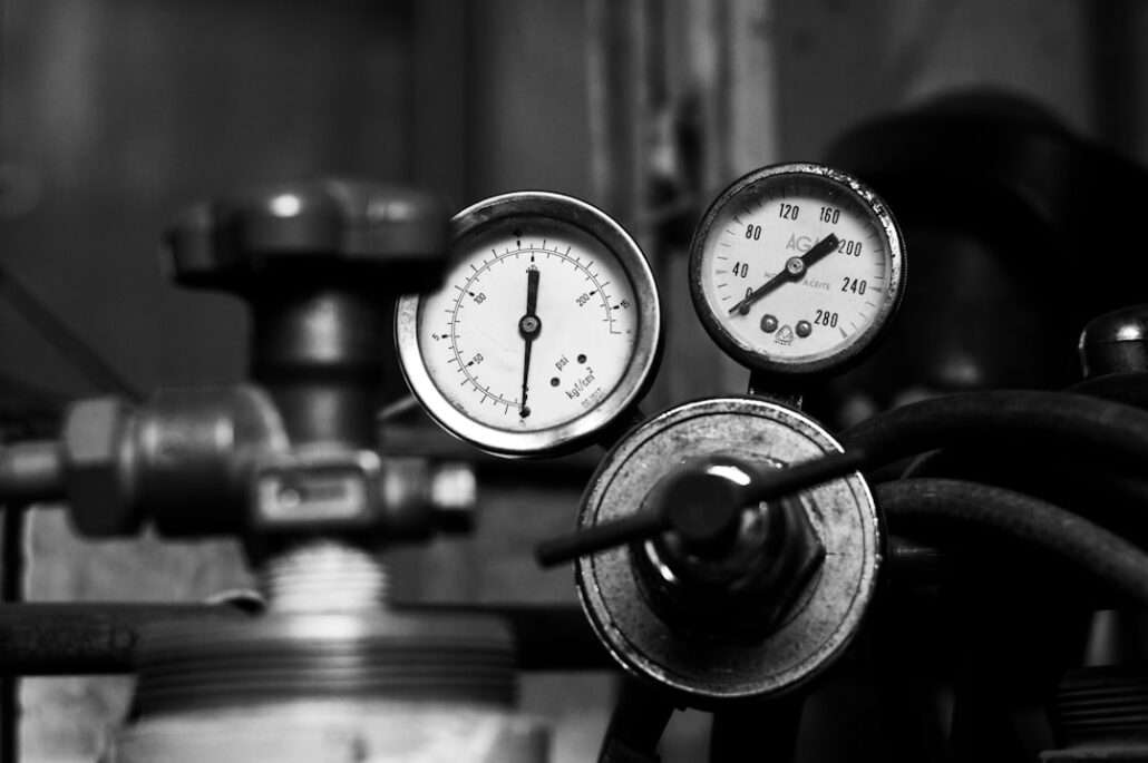 Close-up of pressure gauges illustrating boiler pressure gauge and manometer selection